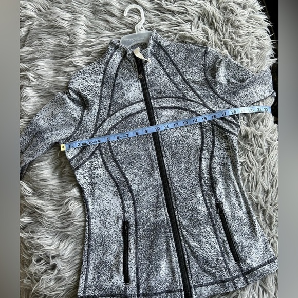 Lululemon Define Jacket Luon Variegated Knit Jacquard White Black Size 10 - Picture 3 of 9